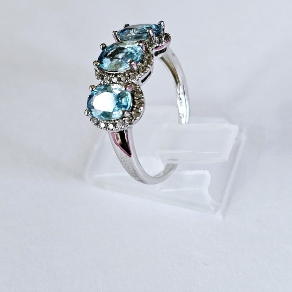 Beautiful Genuine Swiss Blue Topaz Sterling Silver Rhodium Finish! Sz 8.5 Ring! - Picture 3 of 6